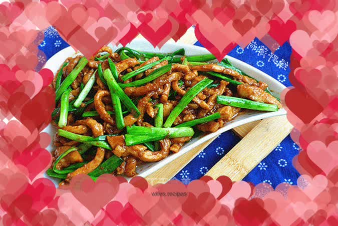 Stir-fried shredded chicken with garlic sprouts
