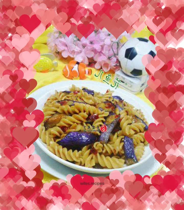 Stir-fried fusilli noodles with eggplant