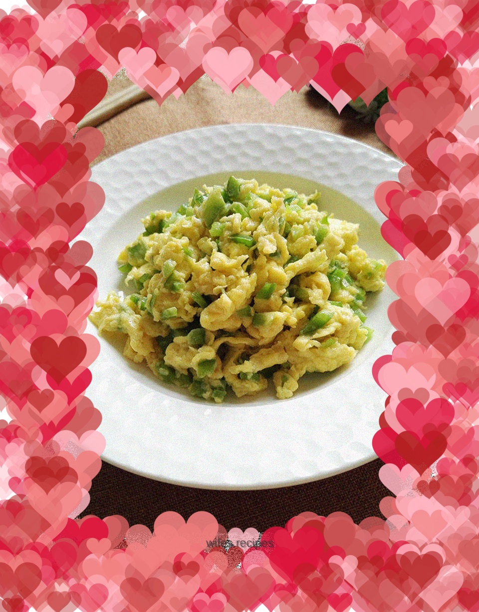 Fried eggs with green pepper