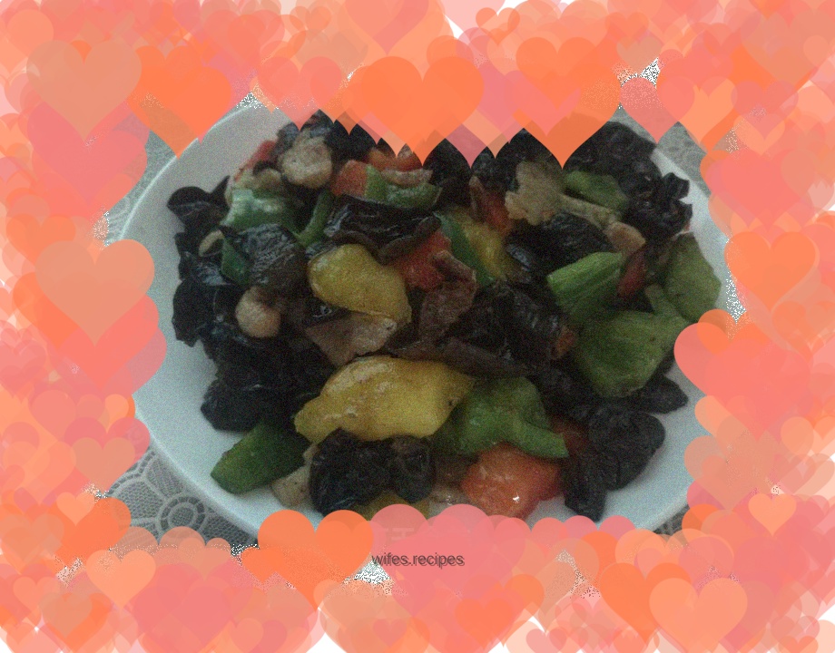 Stir-fried fungus with colored pepper
