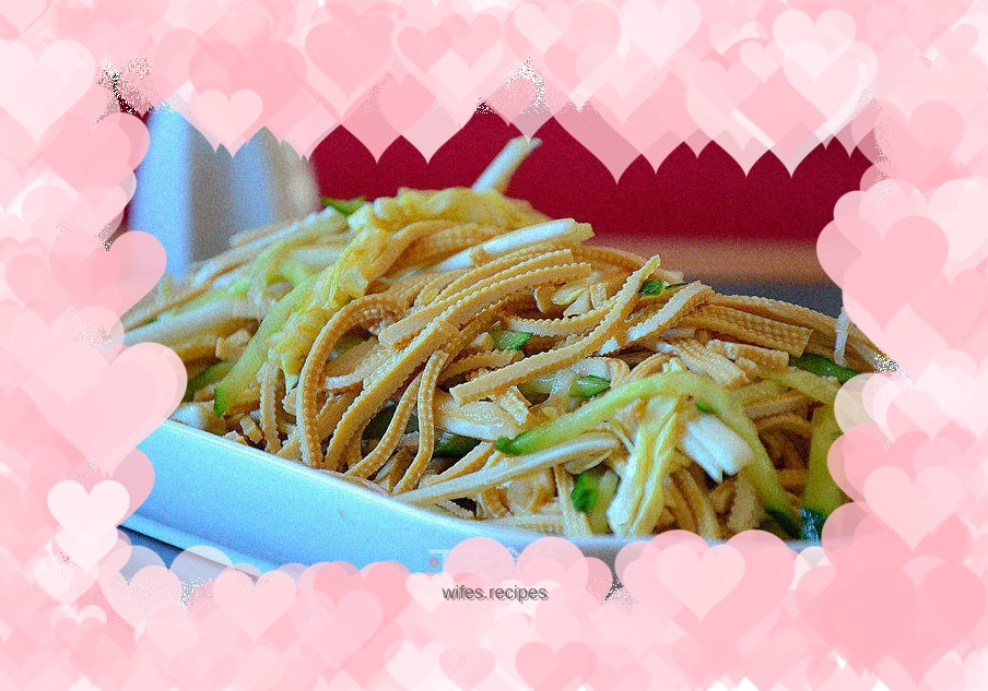 Cabbage heart and cucumber mixed with shredded tofu