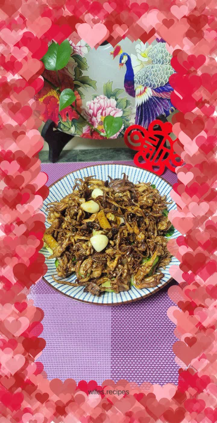 Fried cucumber with squid tentacles