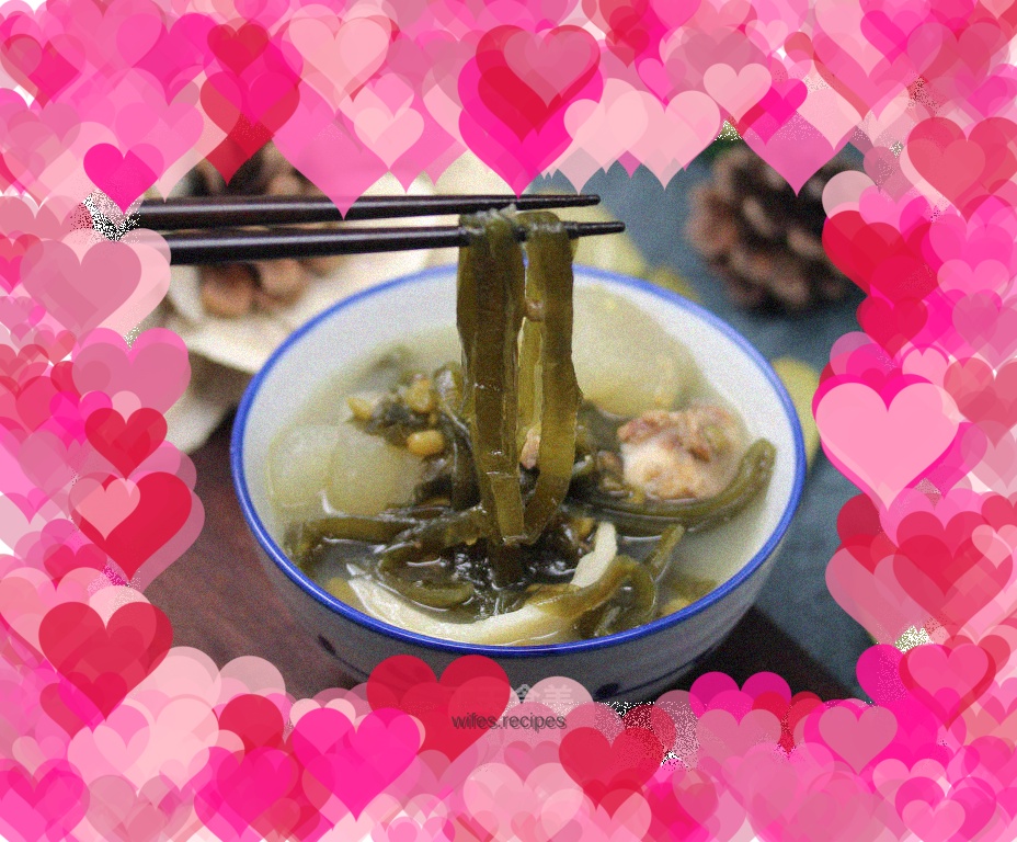 Houttuynia cordata, kelp and mung bean soup