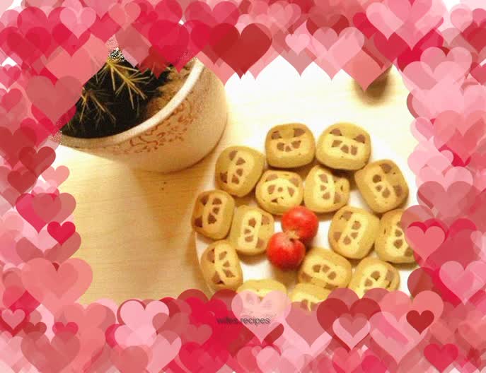 Red panda sells cute cookies