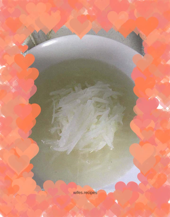 Shredded radish soup