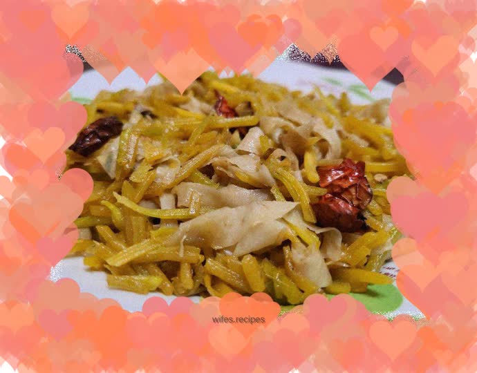 Stir-fried shredded pumpkin with dried tofu skin