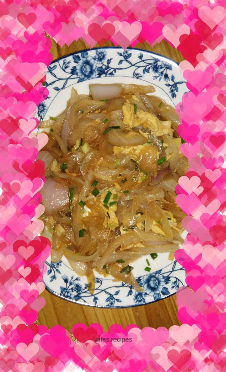 Fried eggs with onions