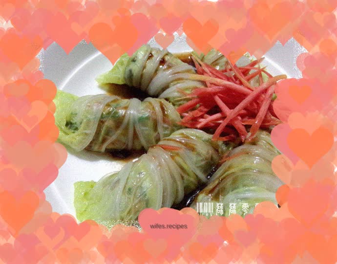 Cabbage meat rolls with sauce