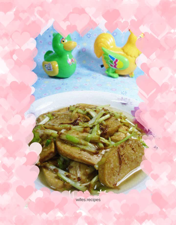 Stir-fried vegetarian chicken with chives