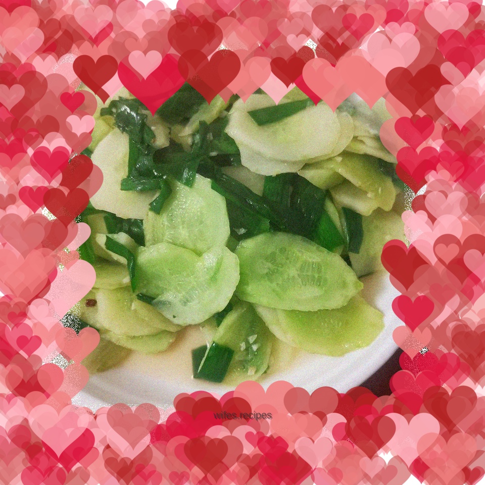 Stir-fried cucumber and leeks