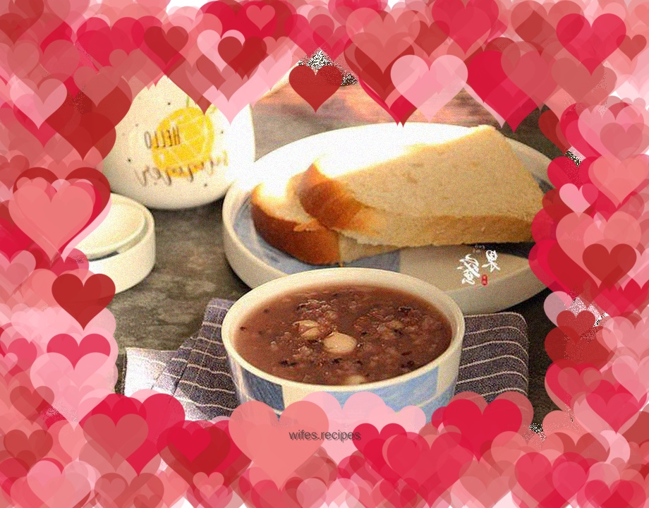 Lotus seed black rice porridge