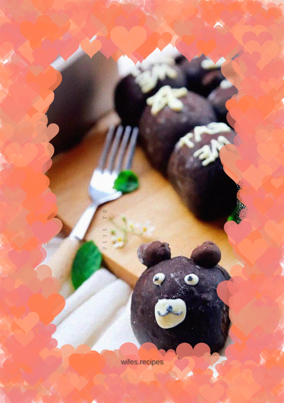 Cute bear squeezes the bread