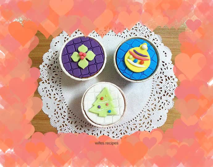 Make Christmas fondant cake with your children