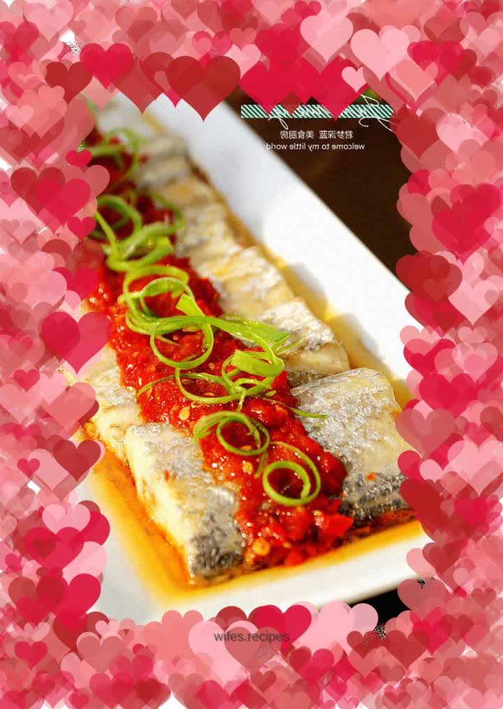 Steamed hairtail fish with chopped pepper