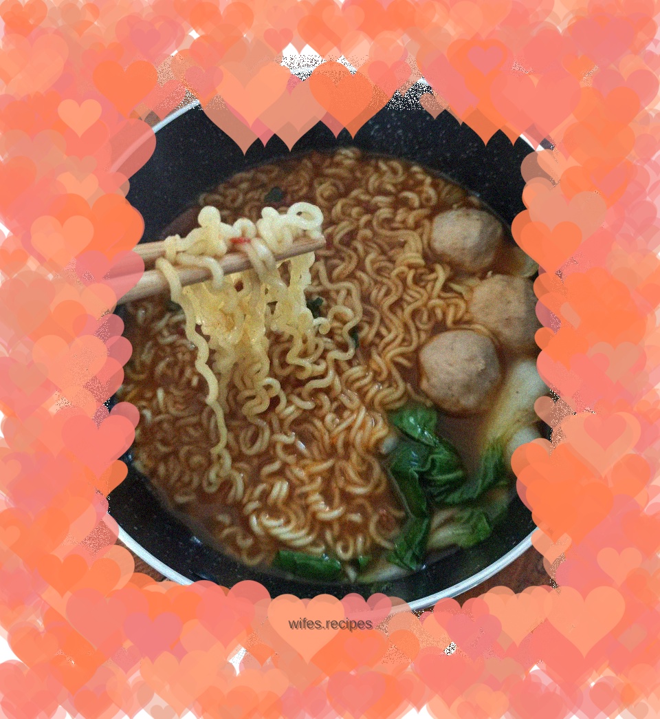 Green vegetable meatball instant noodles