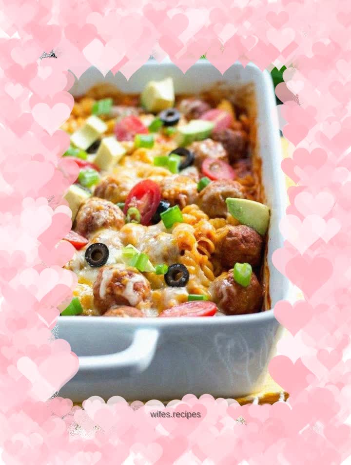 Pasta with cheese and beef sauce