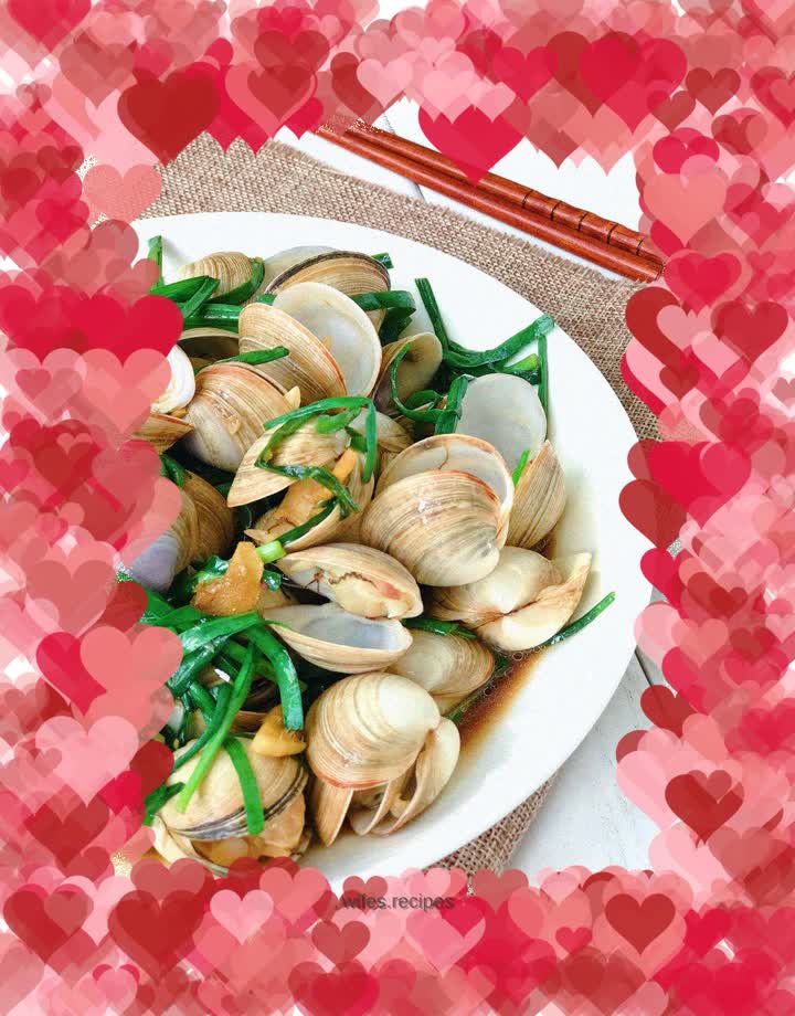 Stir-fried white clams with leeks