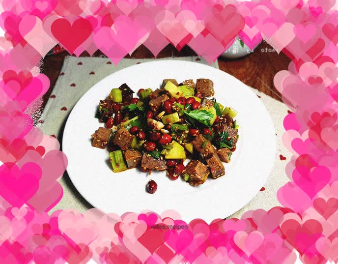 Beef mixed with peanuts