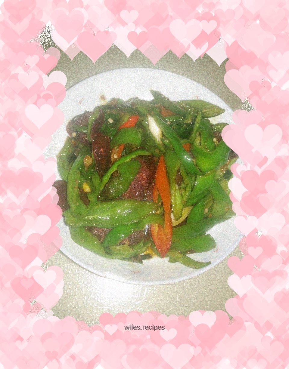 Fried sausage with green pepper