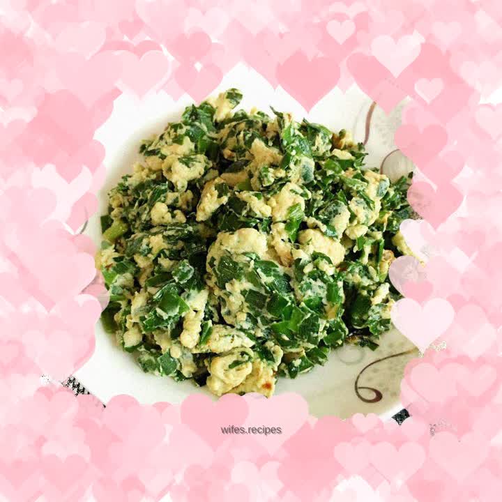 Fried eggs with chives