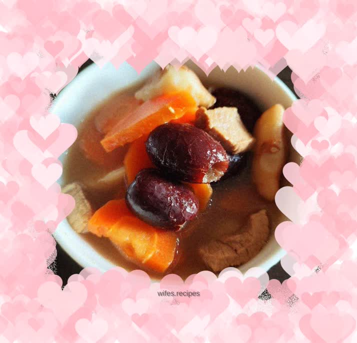 Water chestnut, carrot and lean meat soup