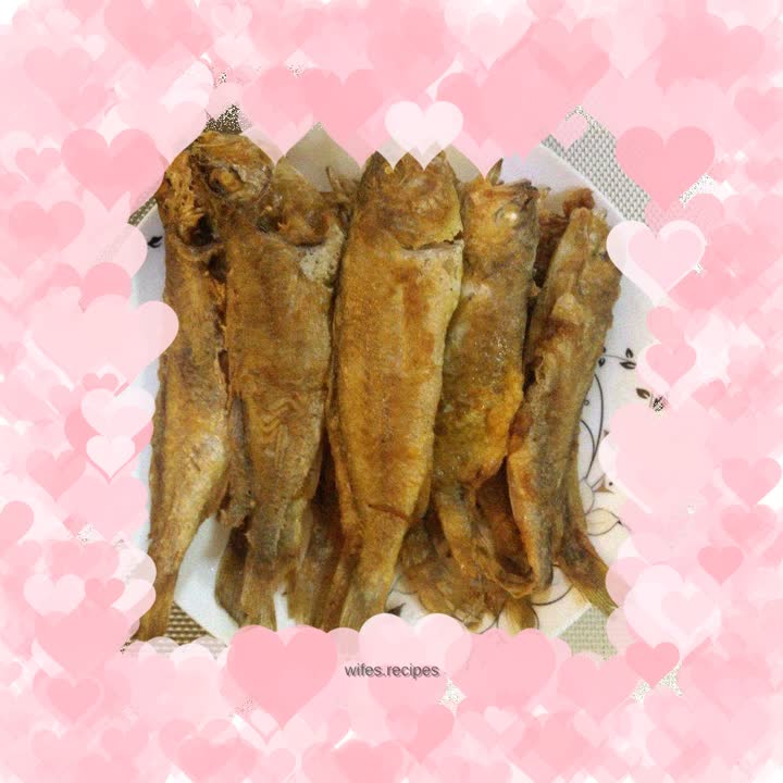 Dry fried yellow croaker