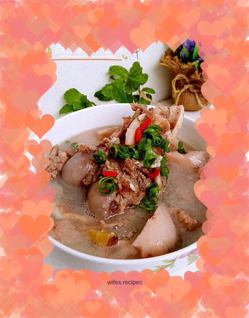 Tongzi bone lotus root soup