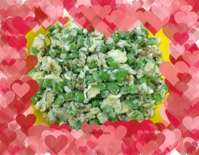 Scrambled eggs with green beans