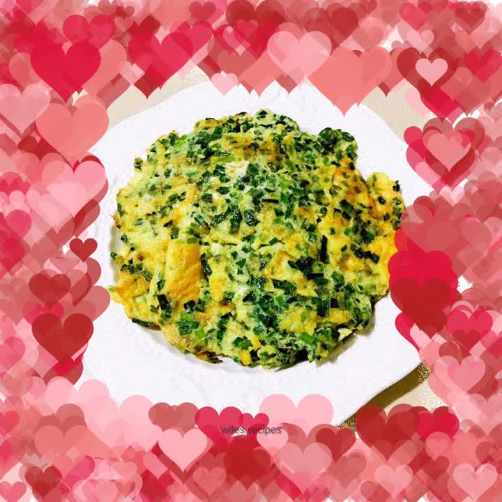 Fried eggs with chives