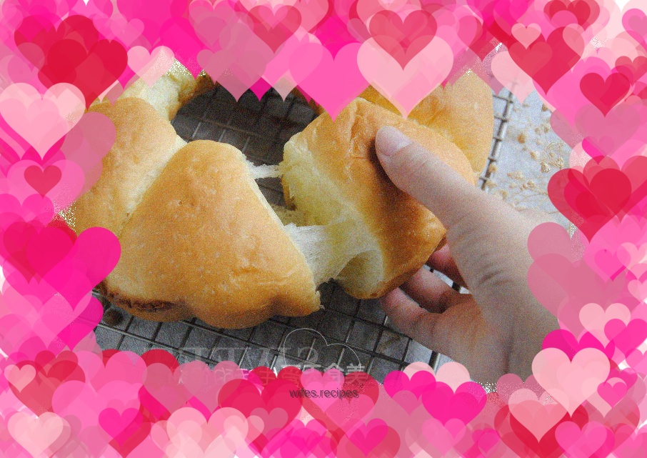 Sweet bean and blueberry sauce sandwich buns