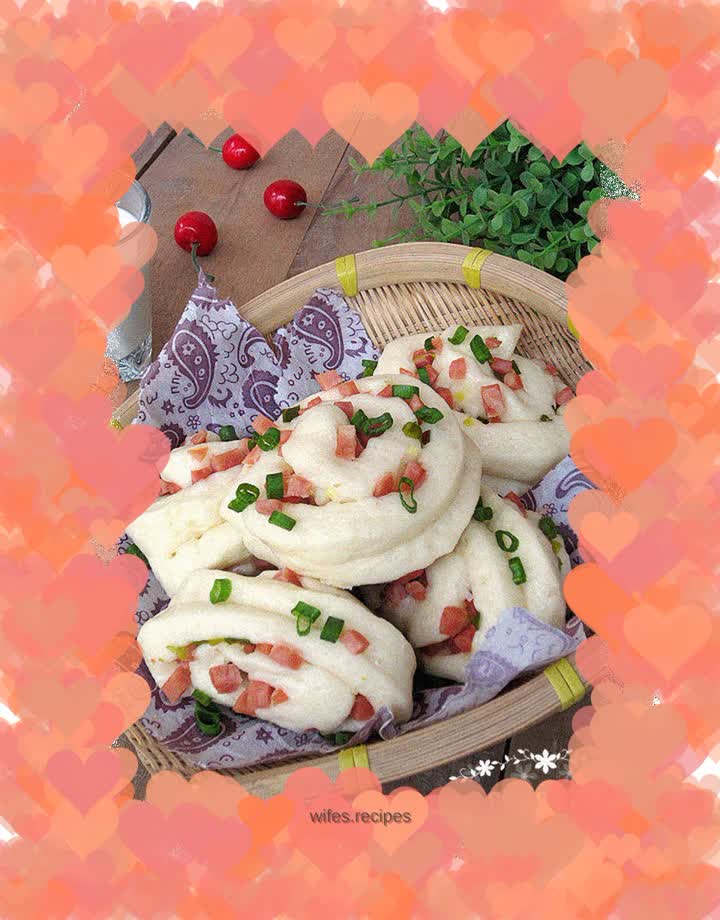 Onion-flavored ham rolls