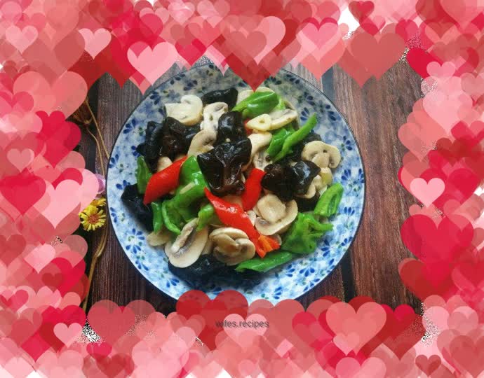 Stir-fried straw mushrooms with pepper and fungus
