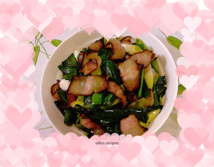 Stir-fried bacon with garlic sprouts