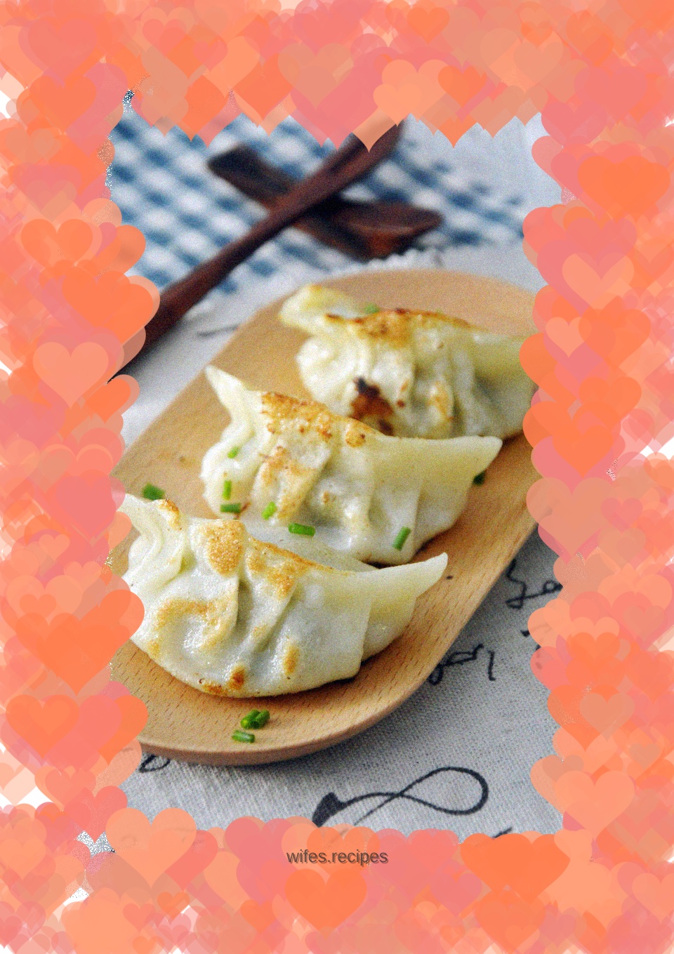 Fried dumplings with vegetables and pork