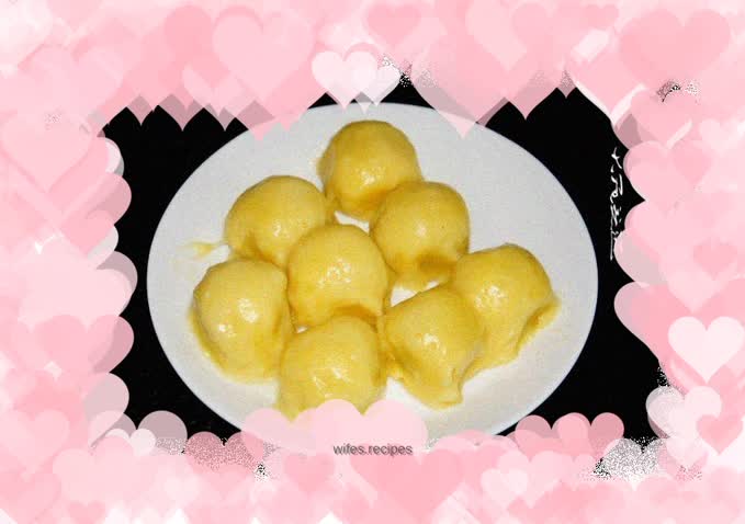 Steaming sticky bean buns like this looks particularly enjoyable