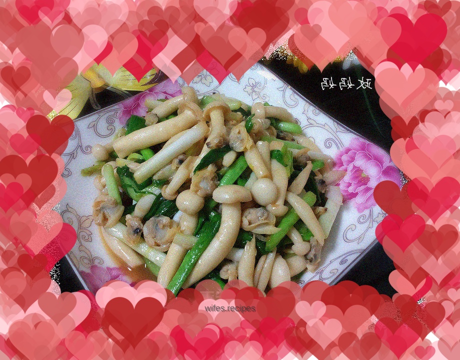 Garlic sprouts and white jade mushrooms