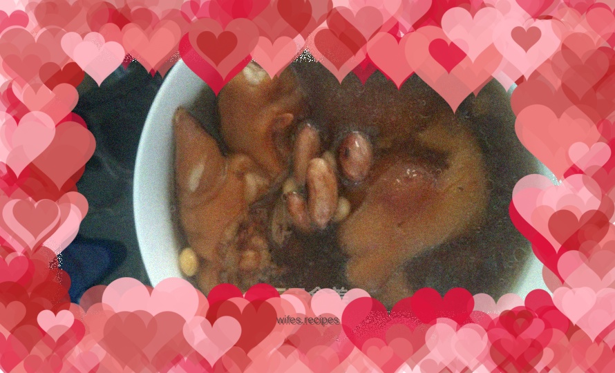 Soybean and Peanut Stewed Pork Knuckles