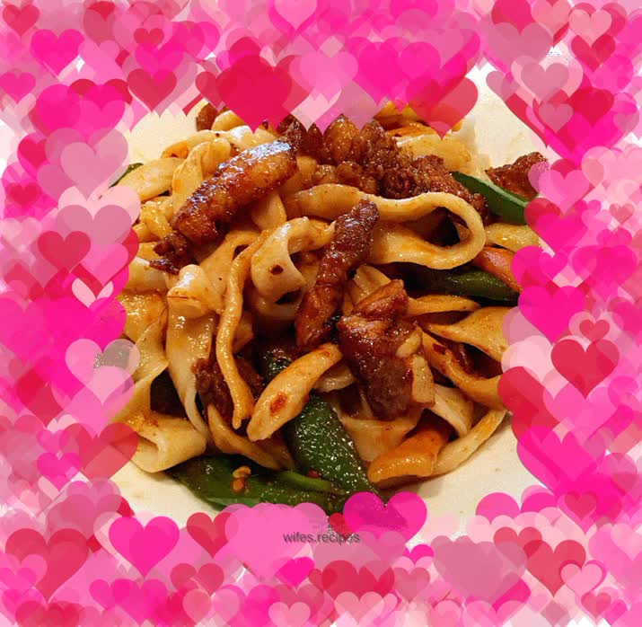 Fried pork noodles with green pepper