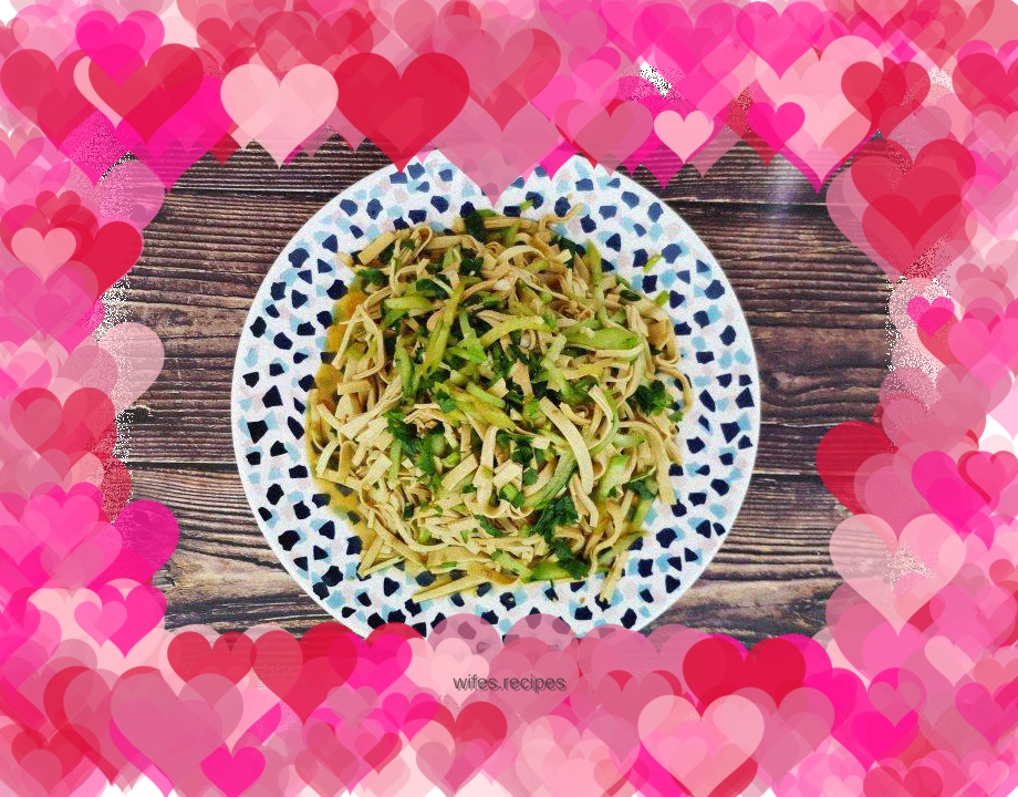 Cucumber mixed with tofu skin