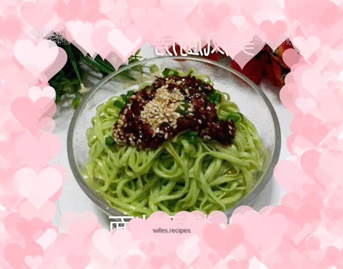 Sauce-flavored Spinach Noodles