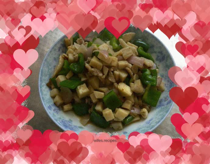 Stir-fried king oyster mushrooms with onion, garlic and green pepper