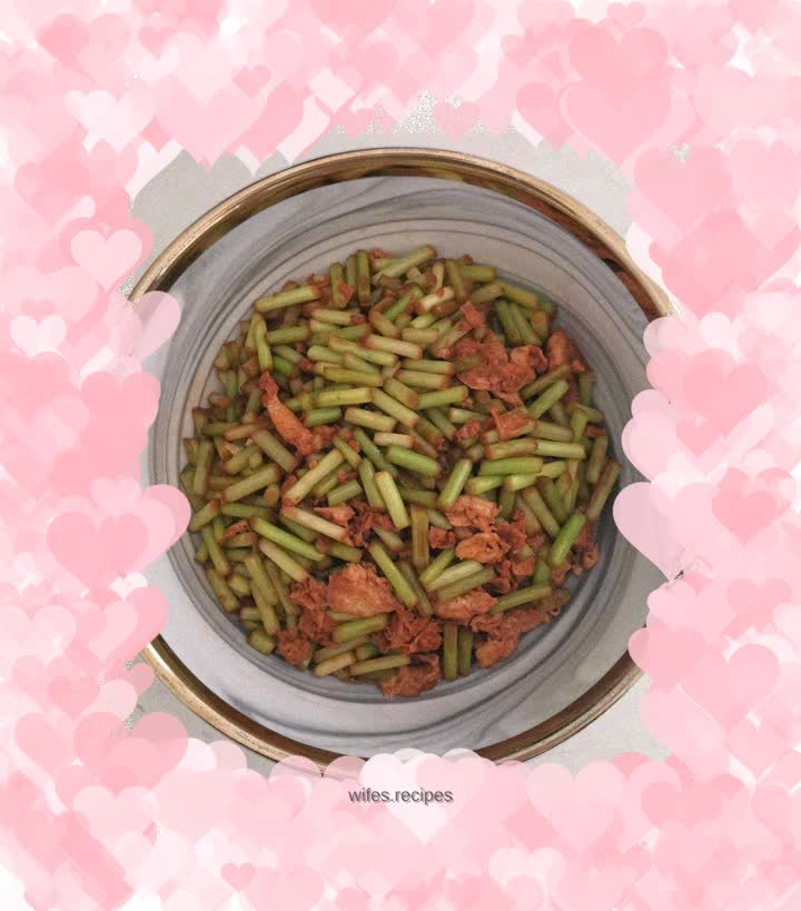 Fried eggs with garlic