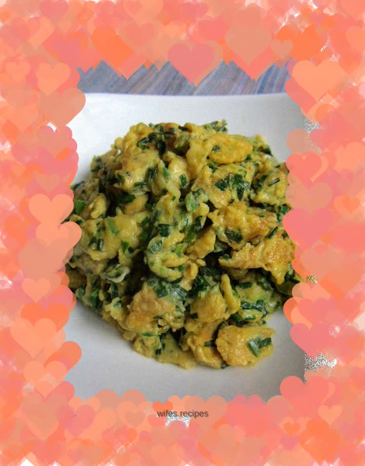 Scrambled eggs with wild onions