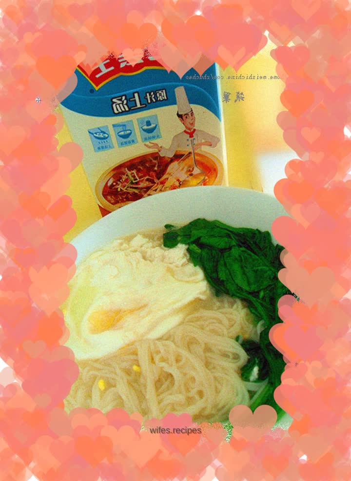 Spinach and egg noodles in soup