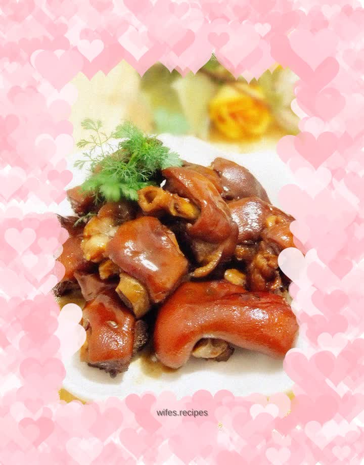 Braised pork trotters