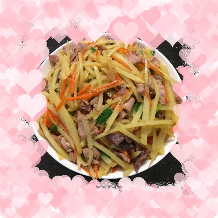 Stir-fried chicken with mixed potatoes and shredded carrots