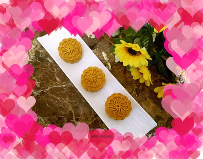 Five-nut filling mooncake