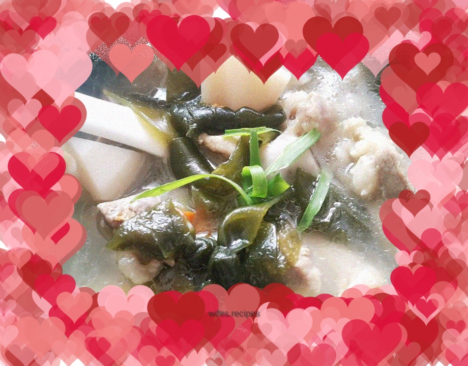 Laohuo’s delicious soup: lotus root, kelp and large bone soup