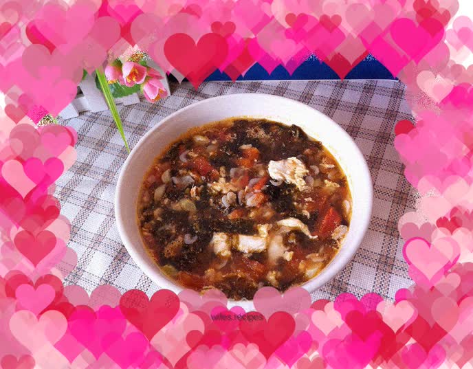 Tomato, shrimp and seaweed soup