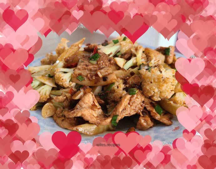 Stir-fried pork belly with green stem cauliflower